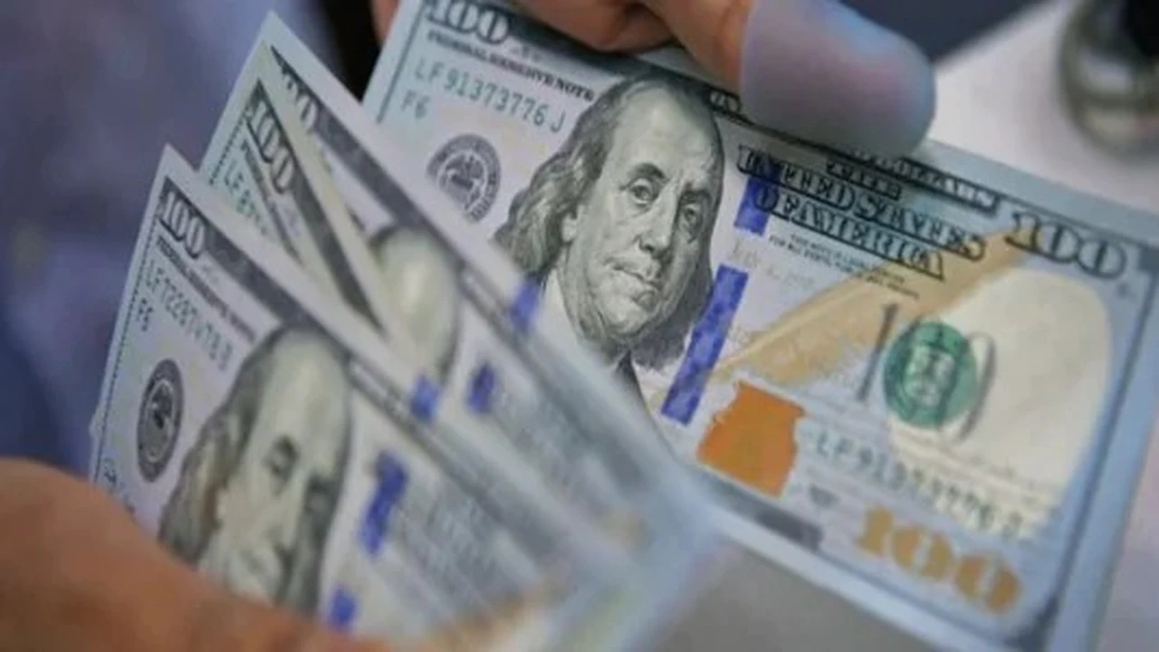 تراجع أسعار الدولار في أسواق بغداد وأربيل مع ختام التعاملات اليومية